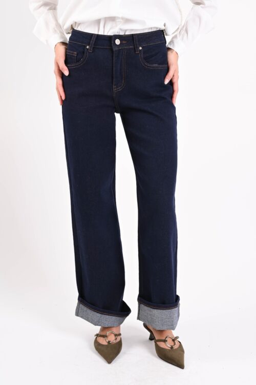 Alternative view of JEANS DRITTI CON RISVOLTO