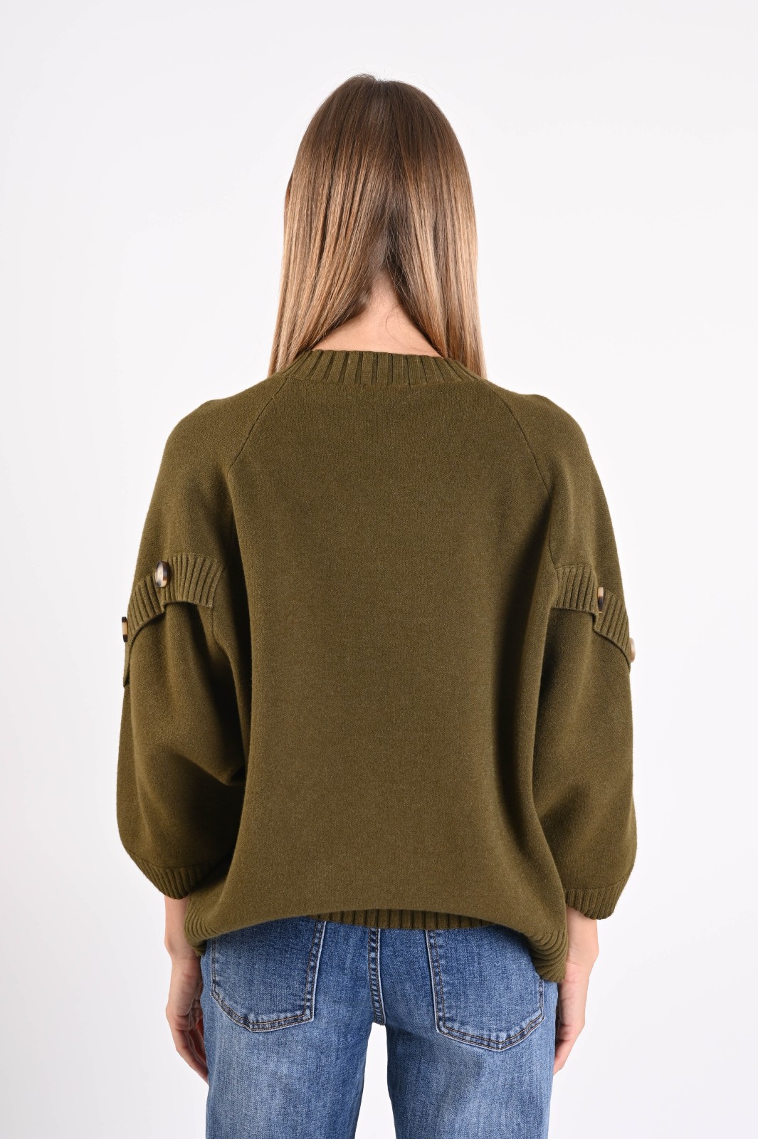 MAGLIONE MORBIDO CON MANICHE A 3/4 E BOTTONI - immagine 3
