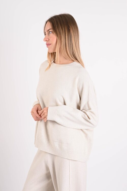 Alternative view of MAGLIA MORBIDA CON SPALLE SCESE E TASCHINA