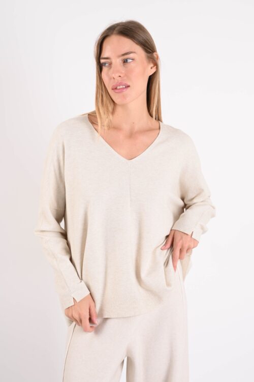MAGLIA SCOLLO A V CON DETTAGLIO CUCITURA CENTRALE