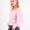 MAGLIONE CON SCOLLO A V E MANICHE A SBUFFO - immagine 2