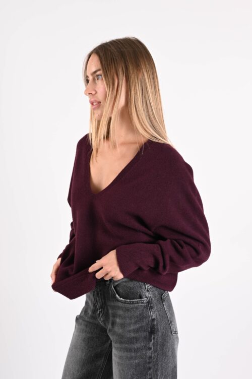Alternative view of MAGLIONE MORBIDO CON SCOLLO A V