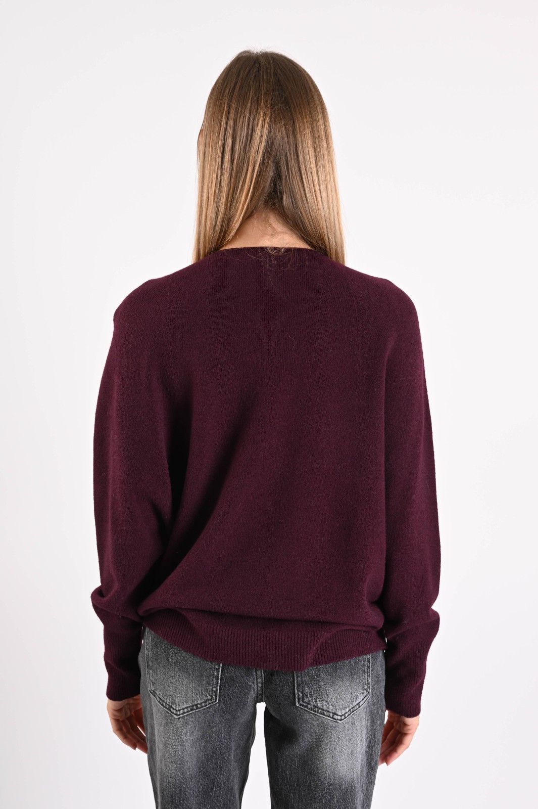MAGLIONE MORBIDO CON SCOLLO A V - immagine 3