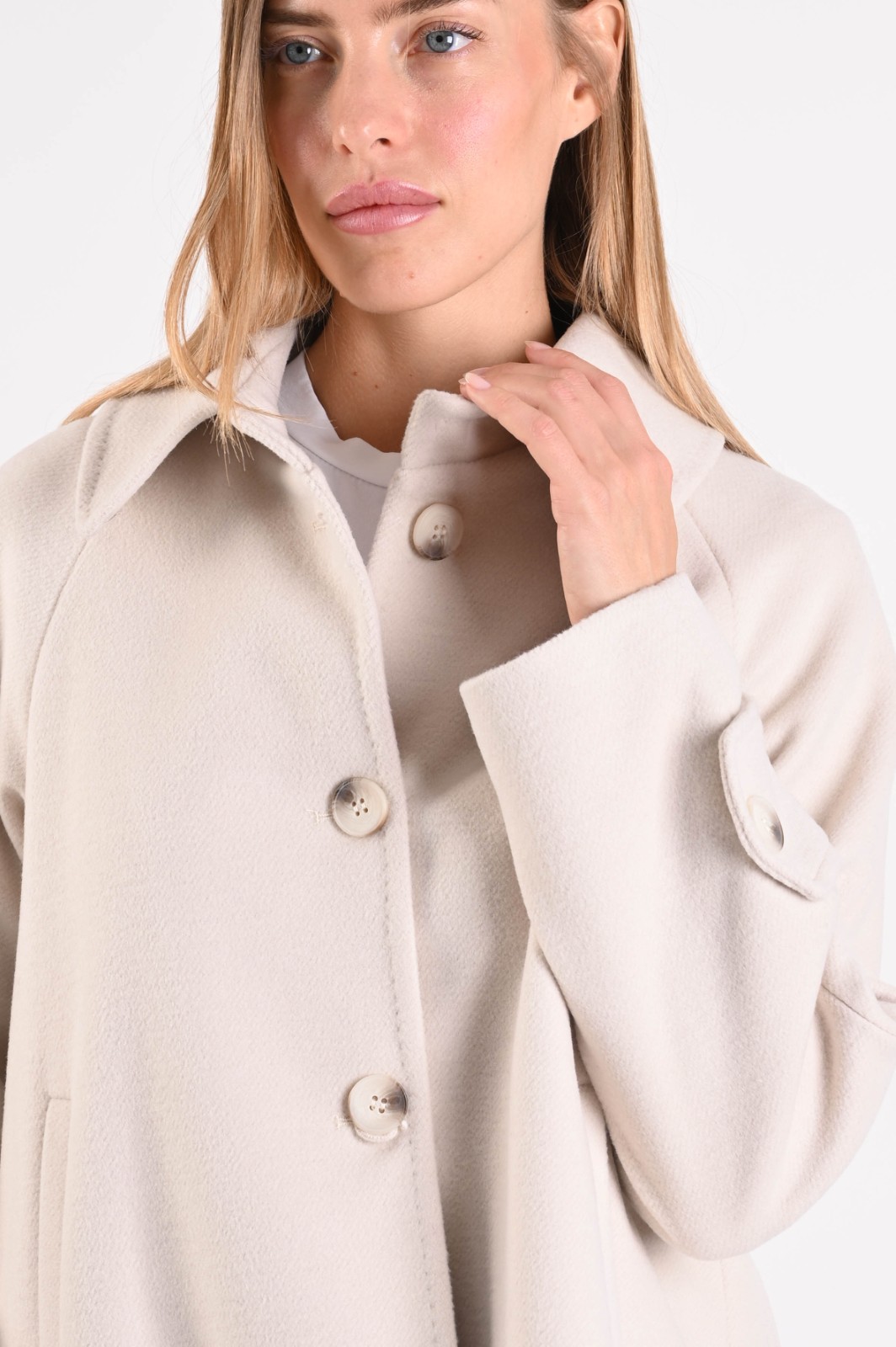 GIACCA CAPPOTTO CORTA CON COLLETTO - immagine 2
