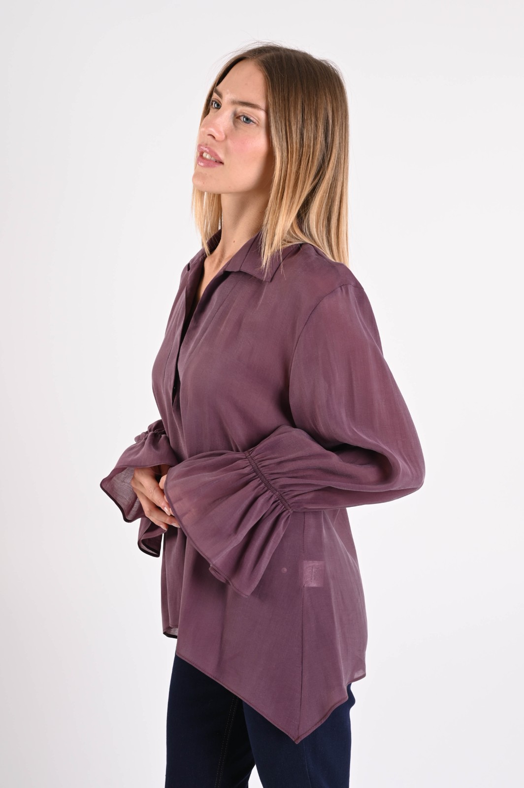 BLUSA CON MANICHE A CAMPANA - immagine 2