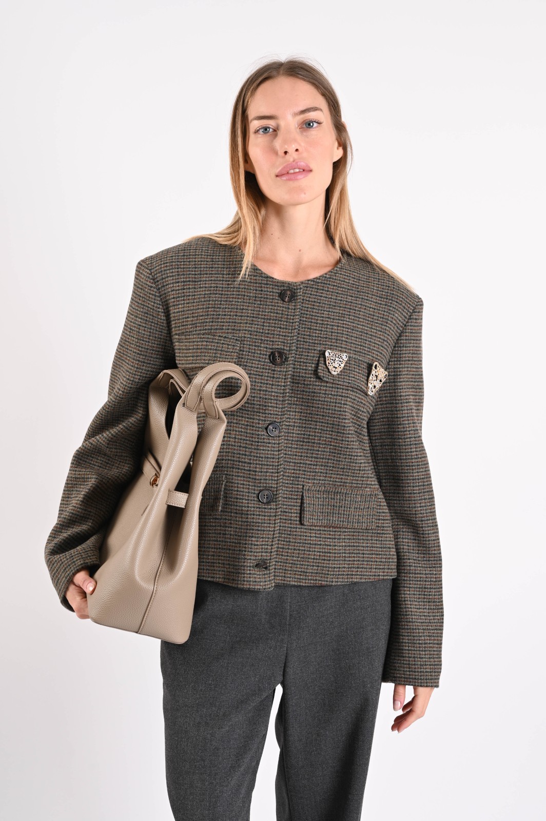 GIACCA CORTA IN MISTO LANA CON SPILLE DECORATIVE - Image 7