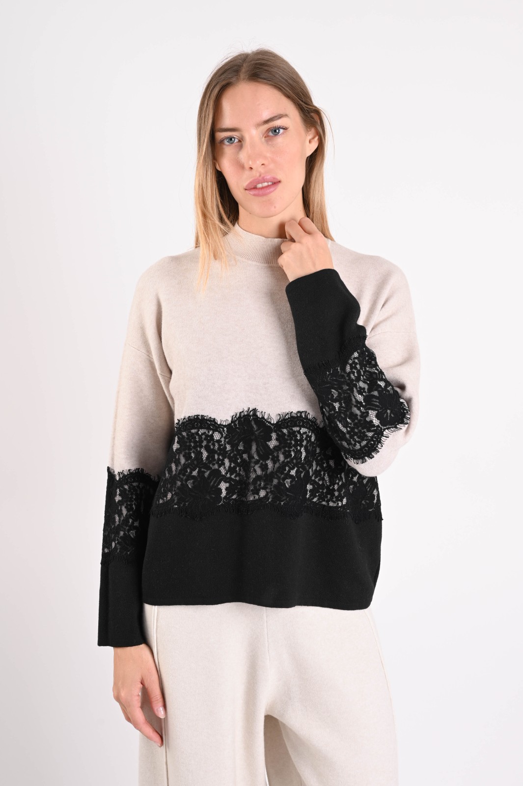 MAGLIA CON INSERTI IN PIZZO