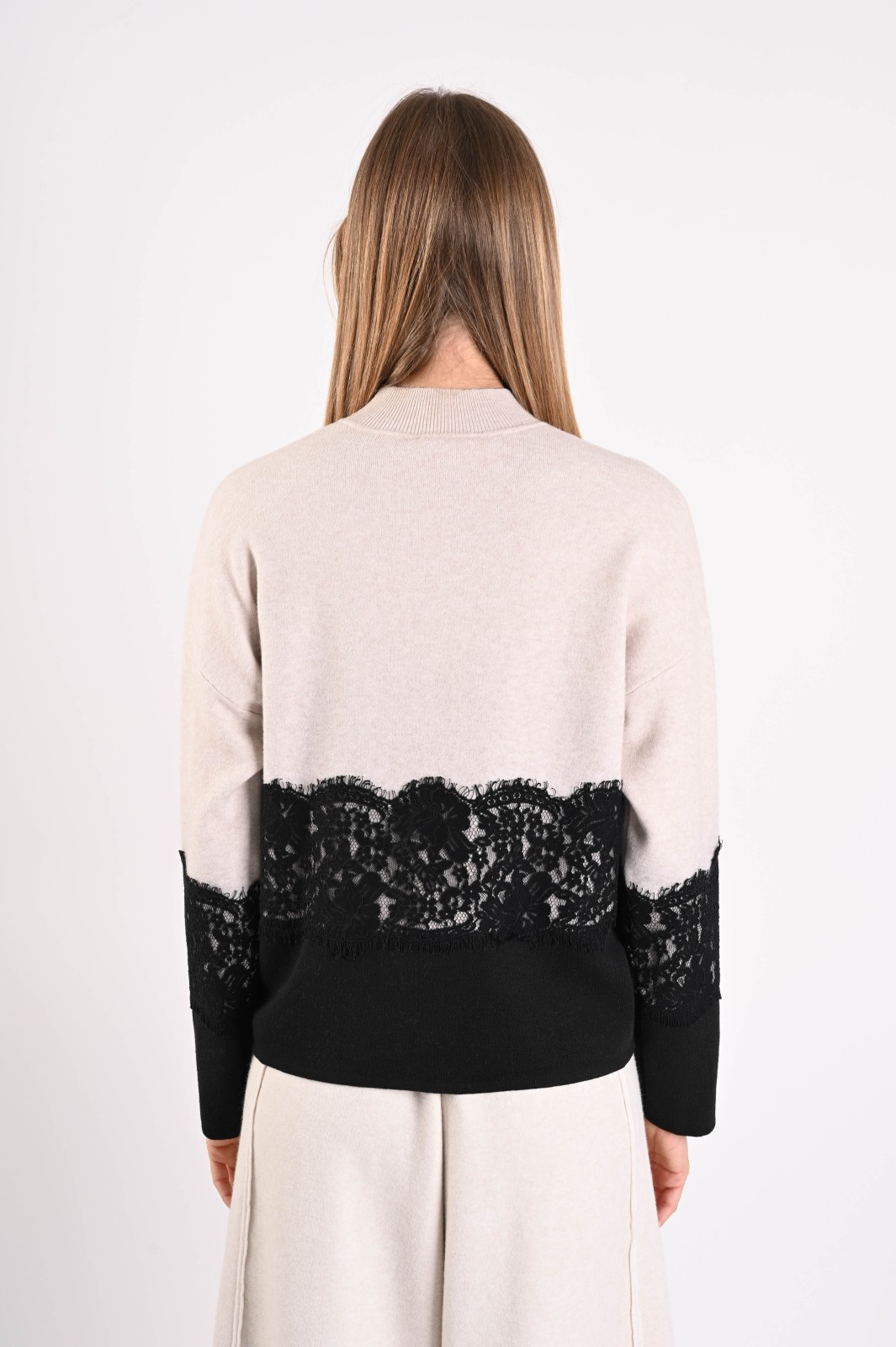 MAGLIA CON INSERTI IN PIZZO - immagine 4