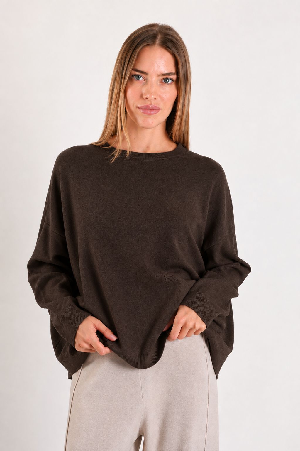ad2fe4c1-6522-4e84-a6a8-ada9d81f4a88 MAGLIA MORBIDA CON SPALLE SCESE E TASCHINA - Moro, TU