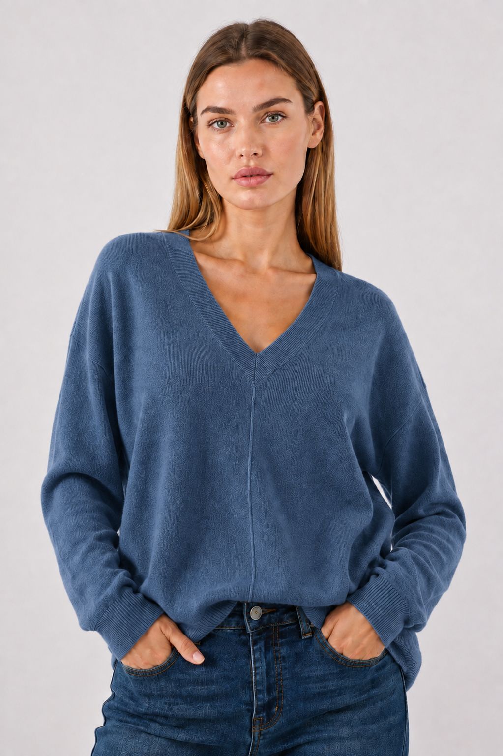 be027bc9-e2c9-4977-8a74-9cbc4fa0ae95 MAGLIONE CON SCOLLO A V E CUCITURA A VISTA - Denim, TU