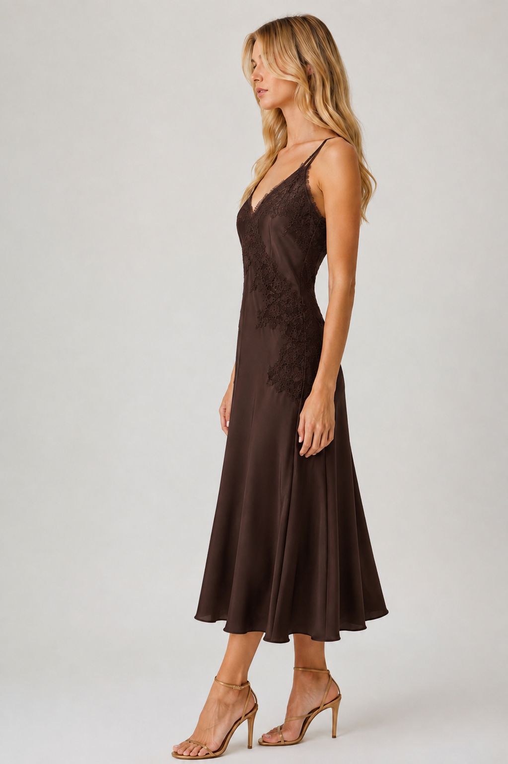 1721cdb1-acf5-46f3-b432-b0603a6a1c5c ABITO IN SATIN CON INSERTI IN PIZZO - Moro, S