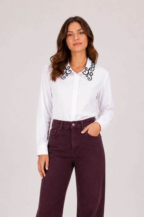 CAMICIA CON RICAMO SU COLLETTO