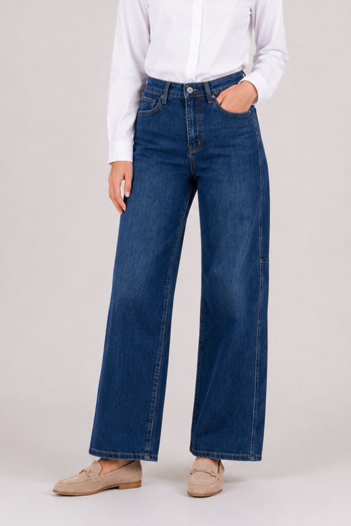 JEANS CON DETTAGLIO CUCITURE 