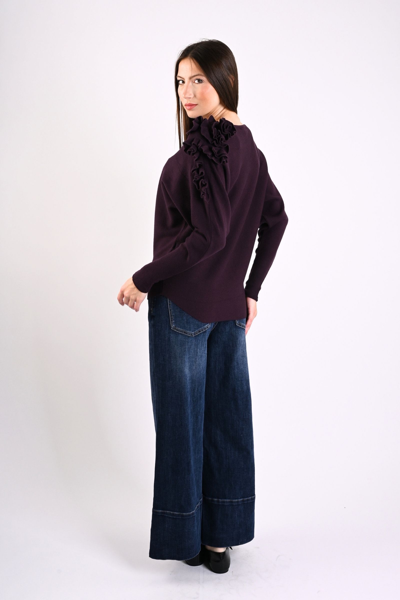 MAGLIA CON DECORAZIONI VOLANT SULLE SPALLE - immagine 3