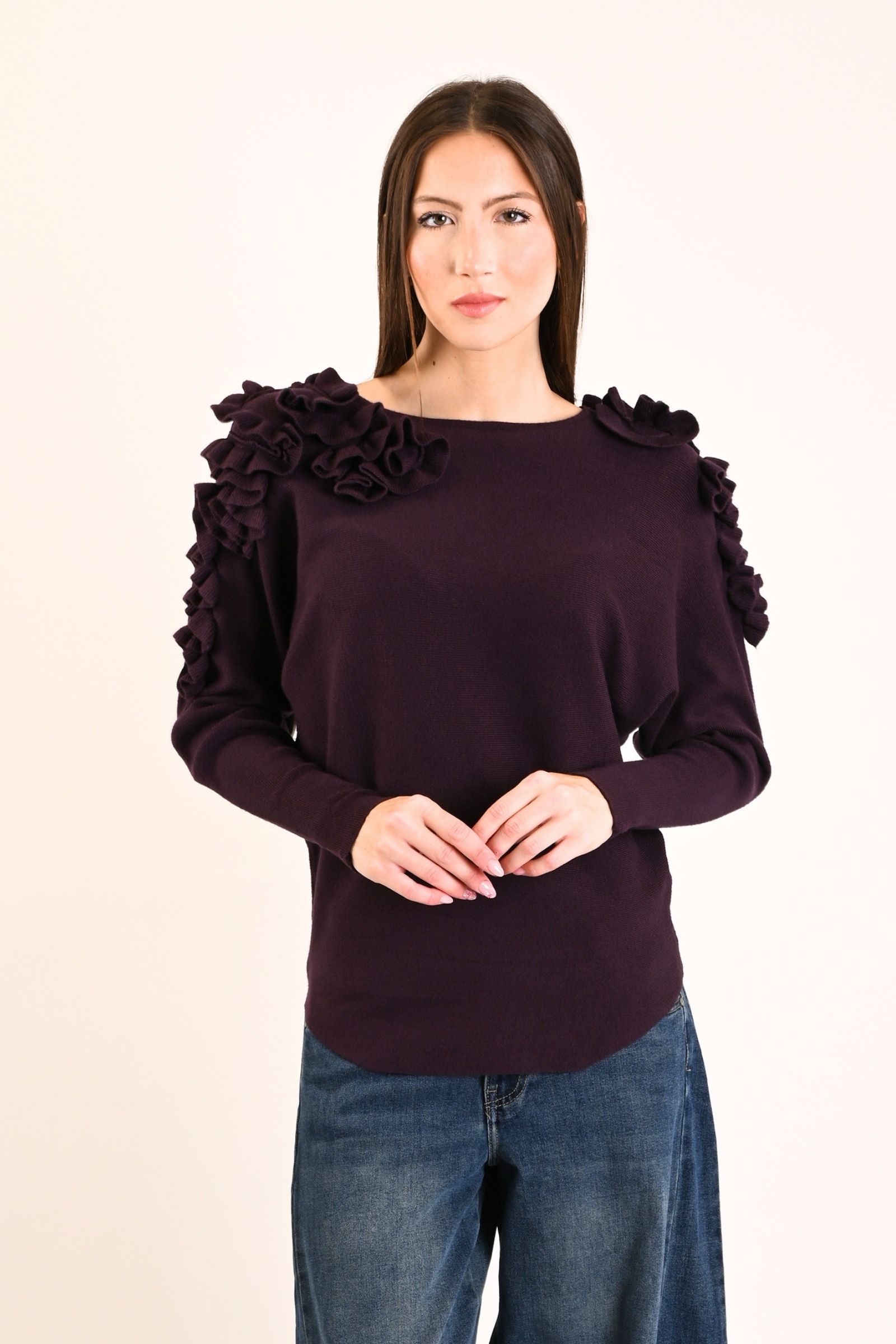 44 MAGLIA CON DECORAZIONI VOLANT SULLE SPALLE - Prugna, TU