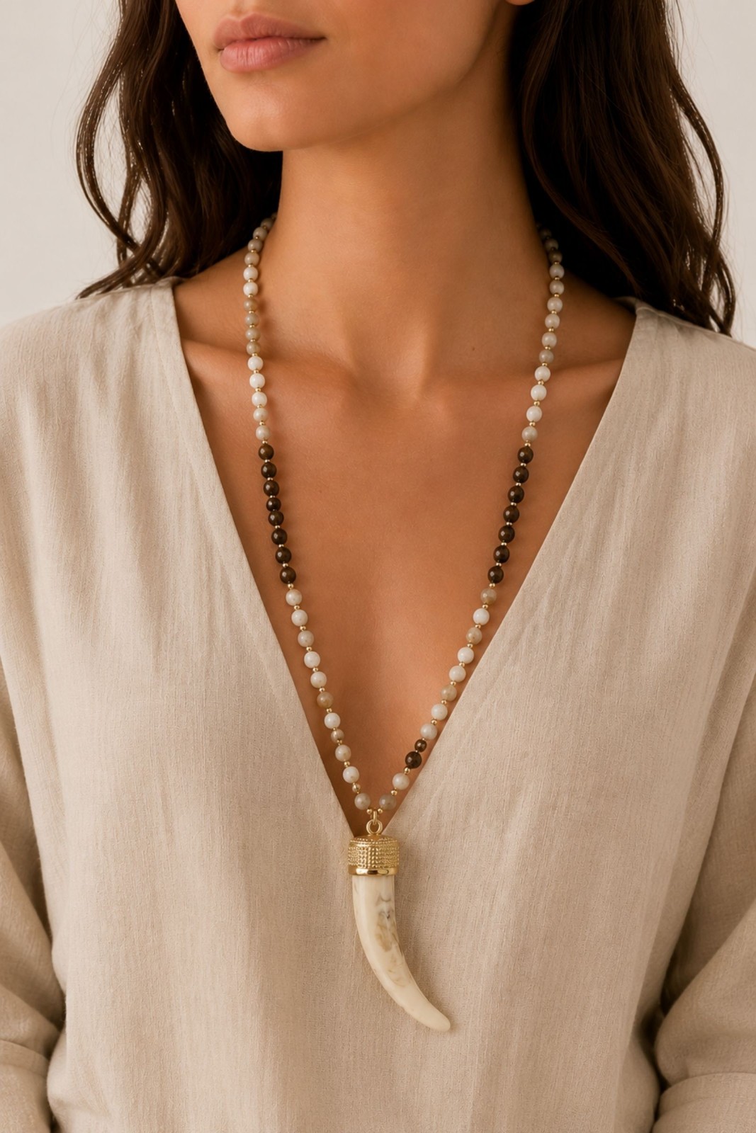 COLLANA CON CIONDOLO CORNO E PIETRE