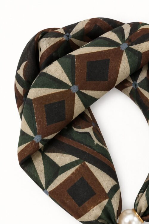Alternative view of FOULARD FANTASIA GEOMETRICA CON DETTAGLIO PERLA