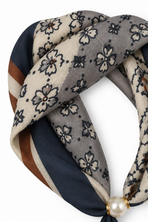 Alternative view of FOULARD FANTASIA CON DETTAGLIO PERLA