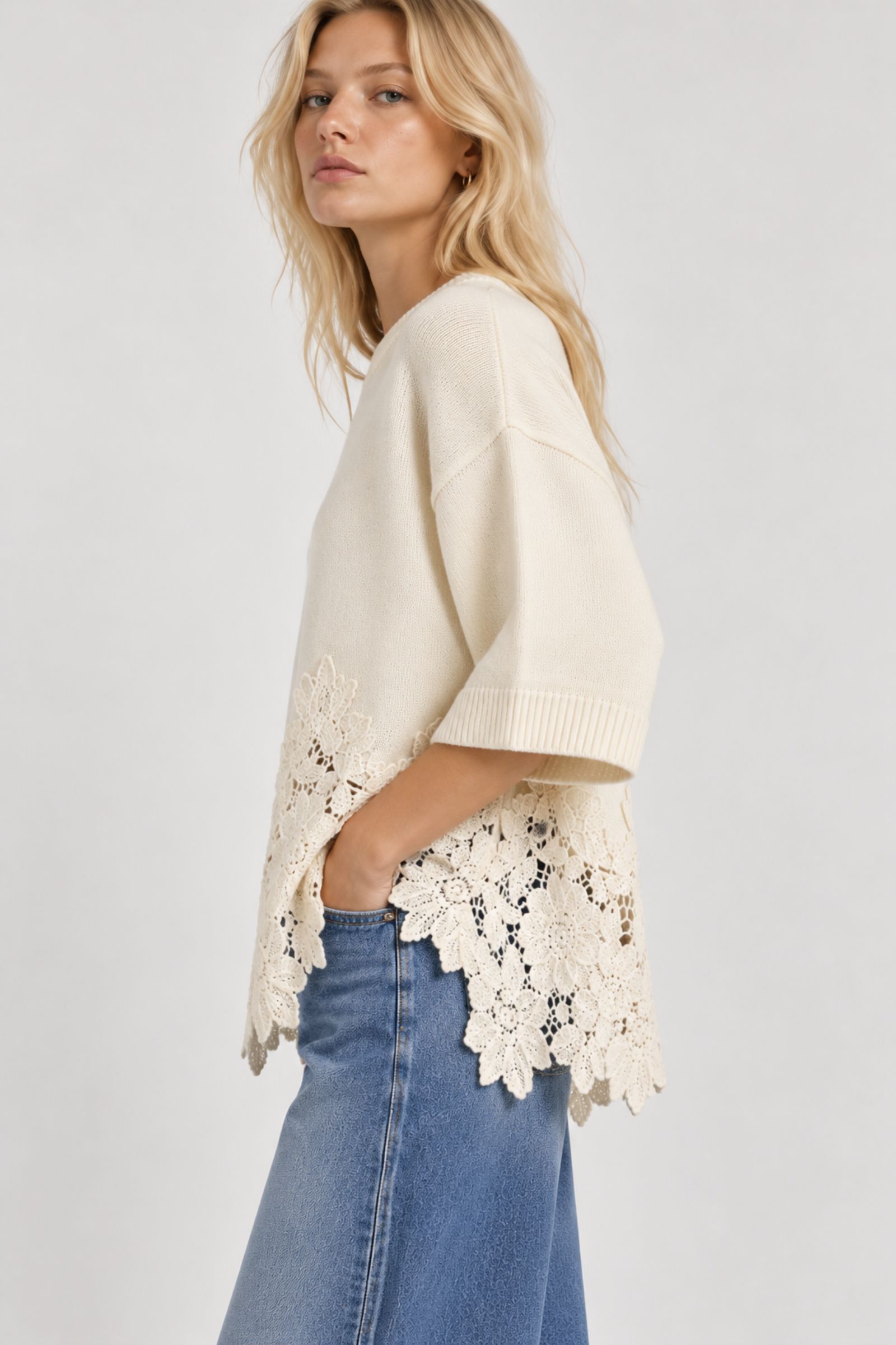 MAGLIA OVERSIZE CON INSERTO IN PIZZO - immagine 2