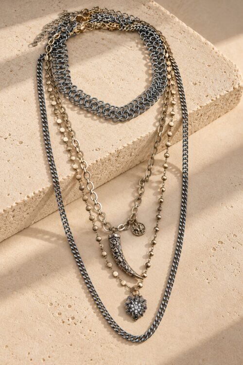 COLLANA LAYERED CON PENDENTI STILE VINTAGE