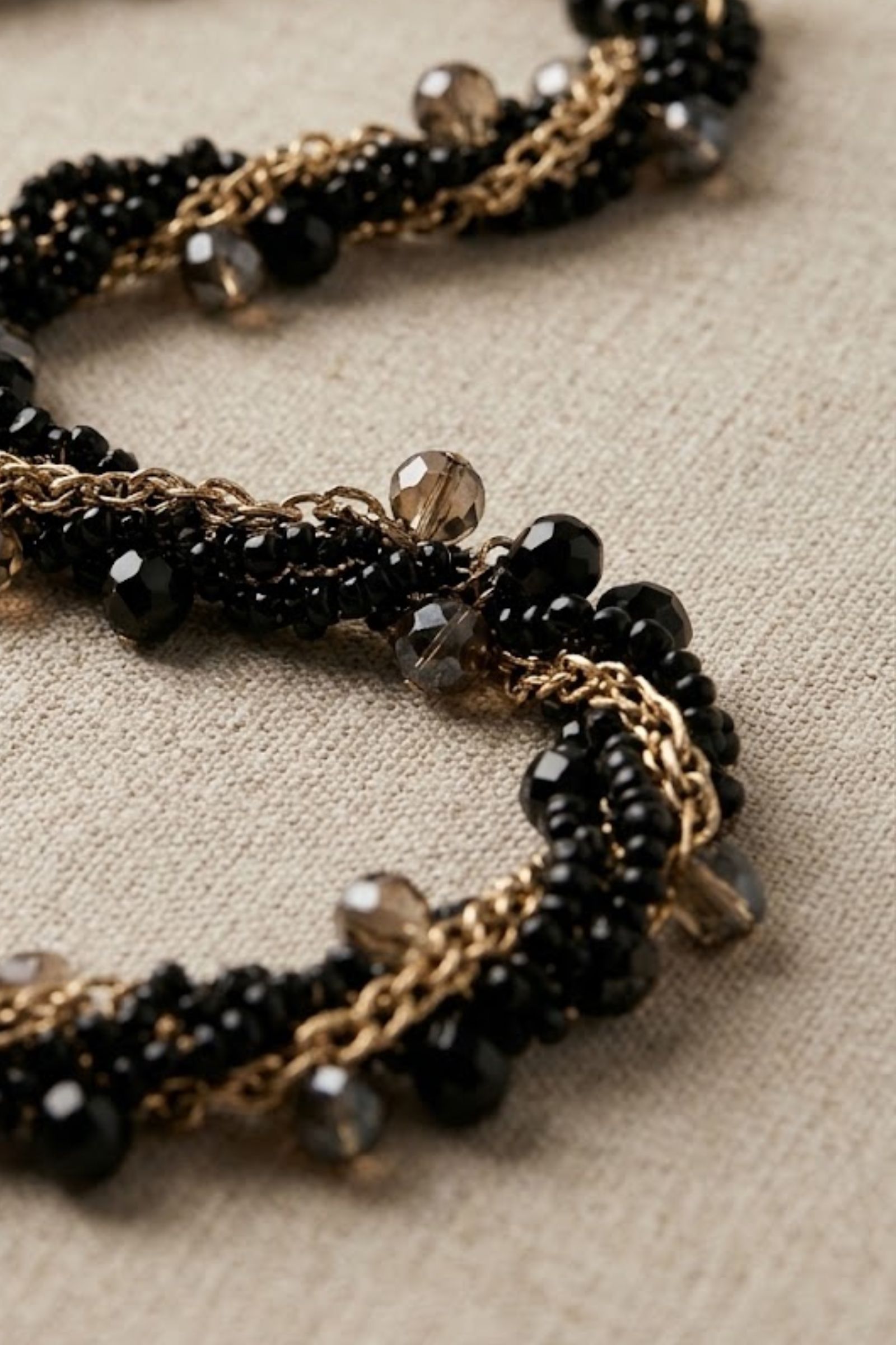 BI259-06_NERO COLLANA LUNGA CON CRISTALLI SFACCETTATI E CATENE INTRECCIATE - Nero, TU