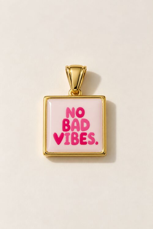 PENDENTE QUADRATO NO BAD VIBES