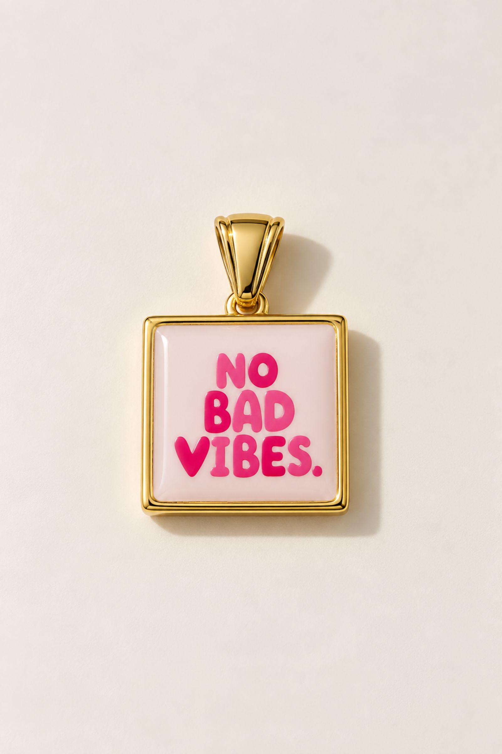 PENDENTE QUADRATO NO BAD VIBES
