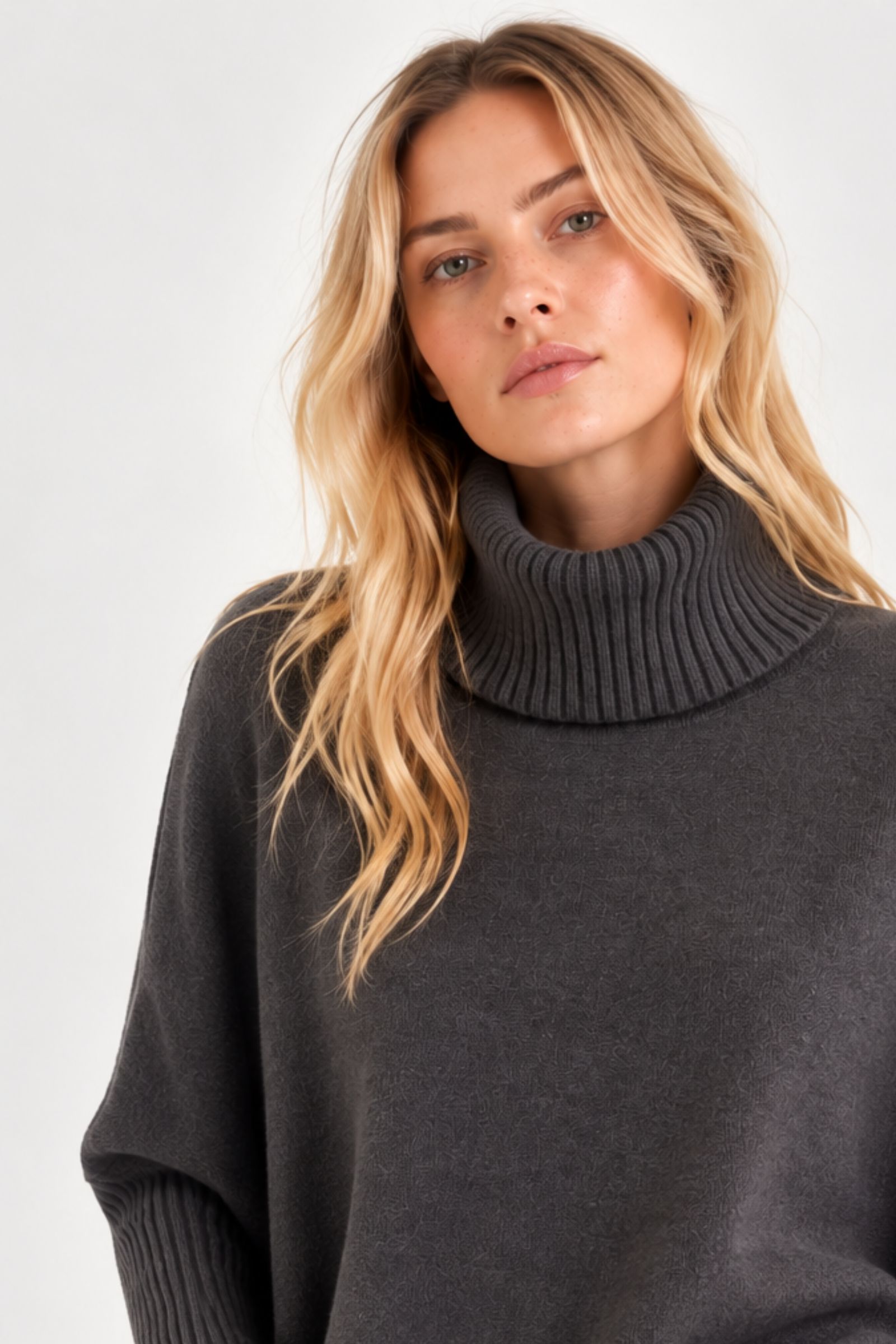 MAGLIA OVERSIZE CON MAXI COLLO A COSTE - immagine 4