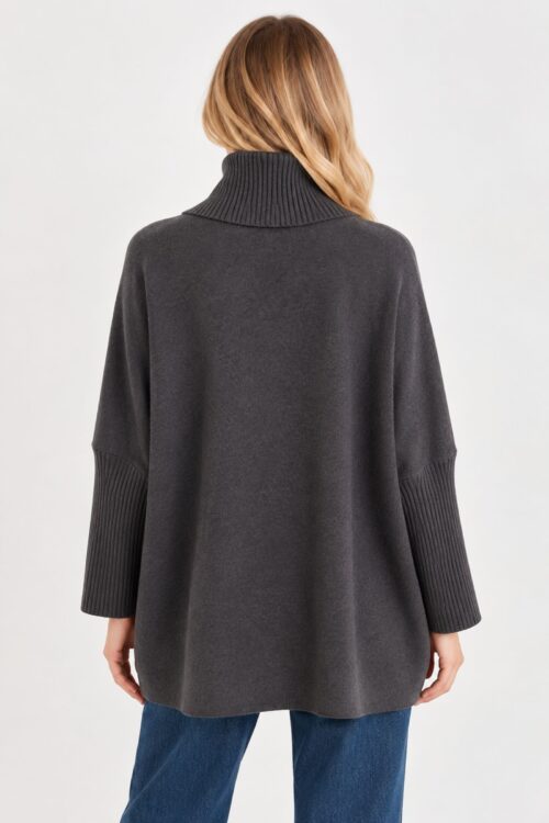 Alternative view of MAGLIA OVERSIZE CON MAXI COLLO A COSTE
