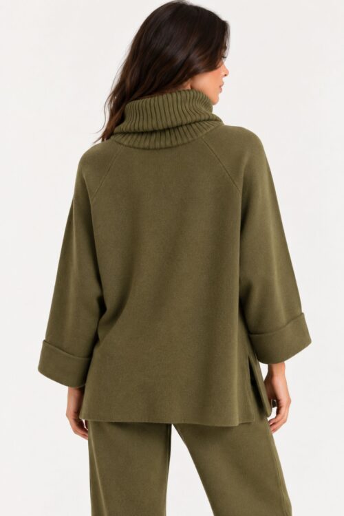 Alternative view of MAGLIA OVERSIZE CON COLLO AMPIO E TASCHE