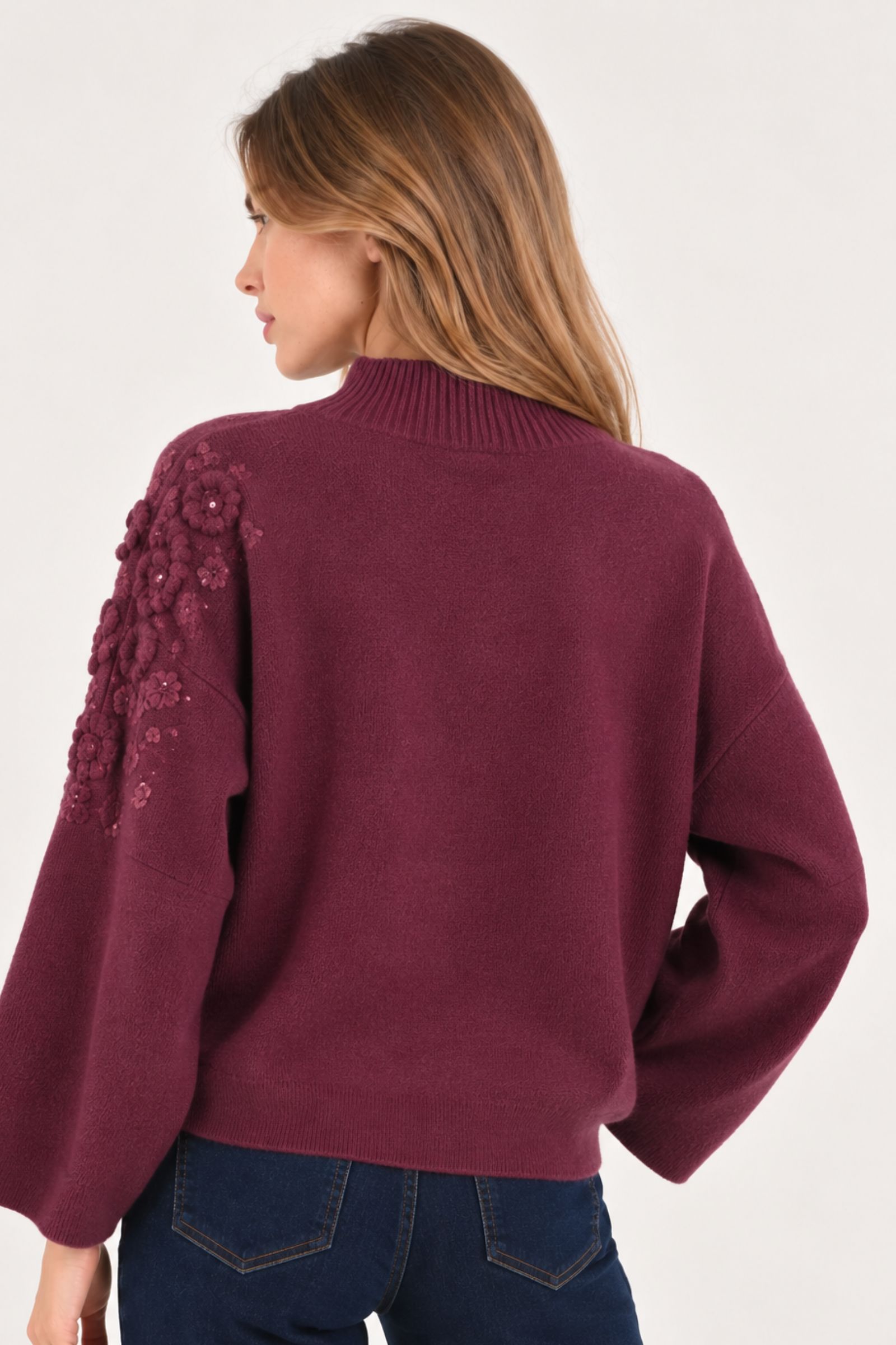 MAGLIA CON FIORI 3D E PAILLETTES - immagine 3