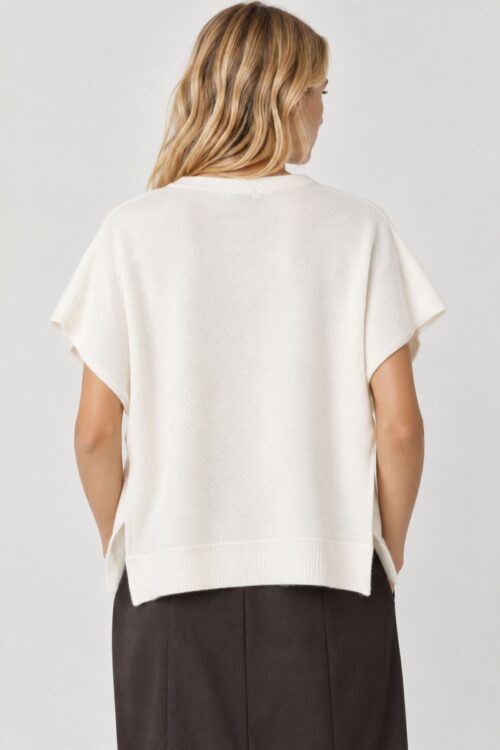 Alternative view of MAGLIA OVERSIZE CON SCOLLO A V E MANICHE CORTE