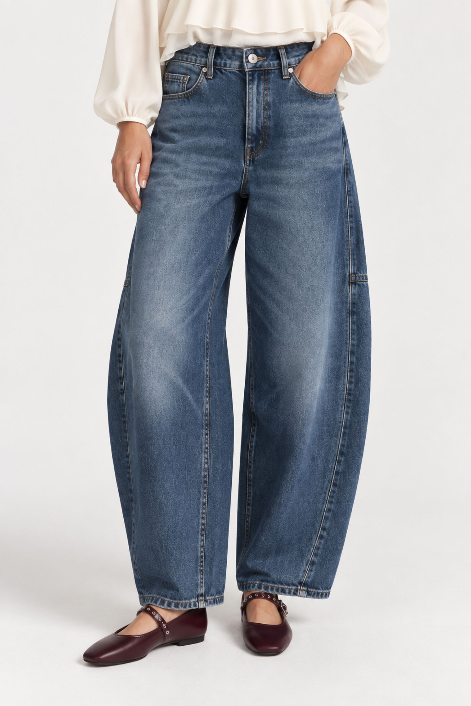 JEANS BALLOON CON CUCITURE SAGOMATE - immagine 2
