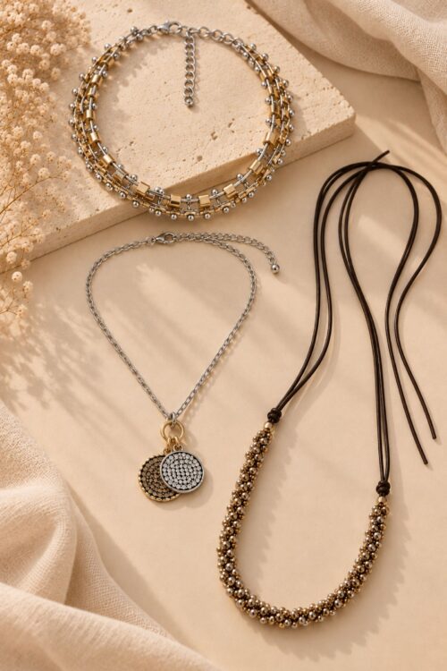 Alternative view of COLLANA MULTIFILO CON CIONDOLO E PERLINE
