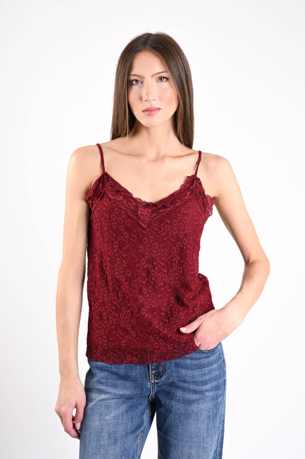TOP IN PIZZO CON SPALLINE SOTTILI