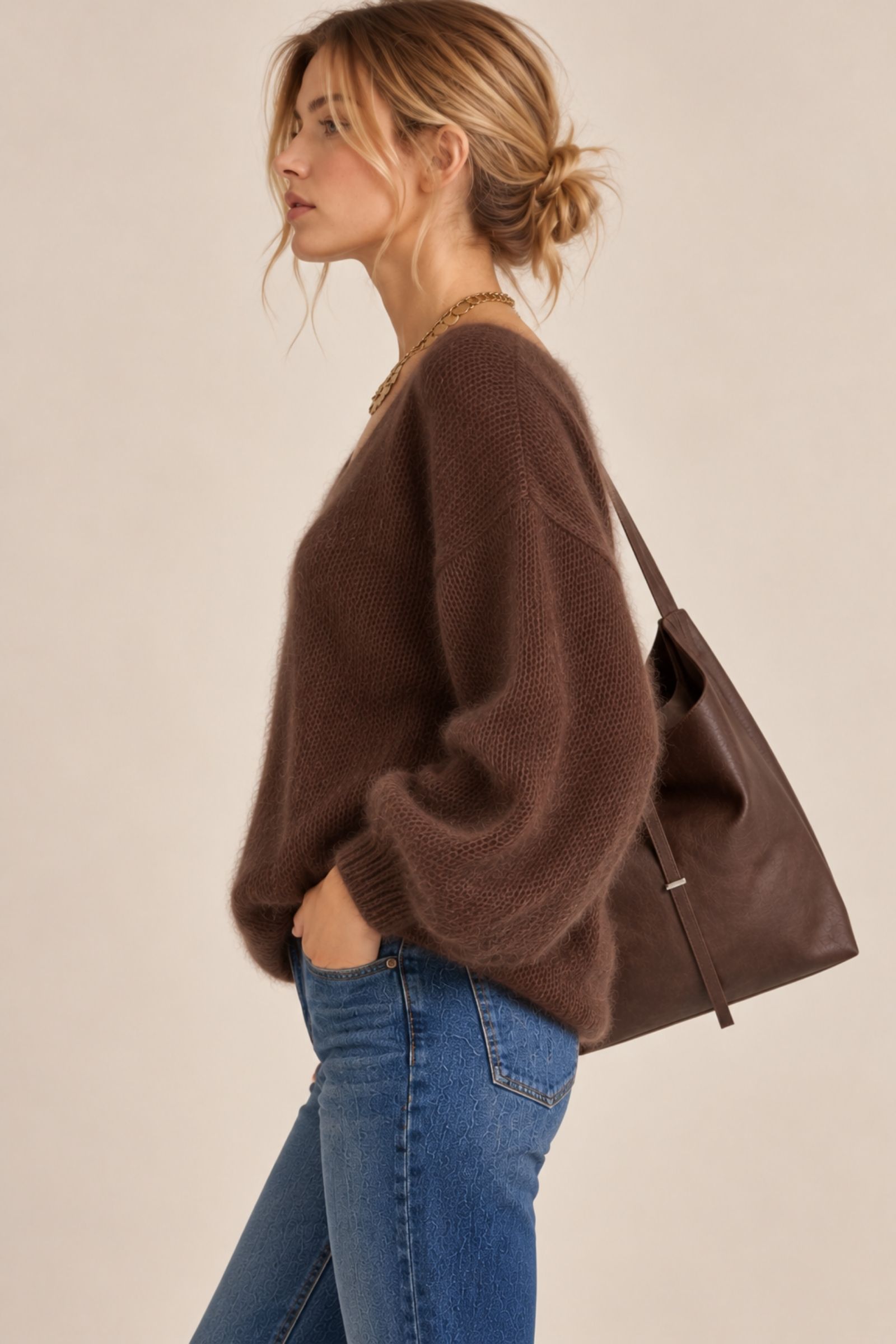 MAGLIONE DONNA SOFFICE CON SCOLLO A V E MANICHE AMPIE - immagine 3