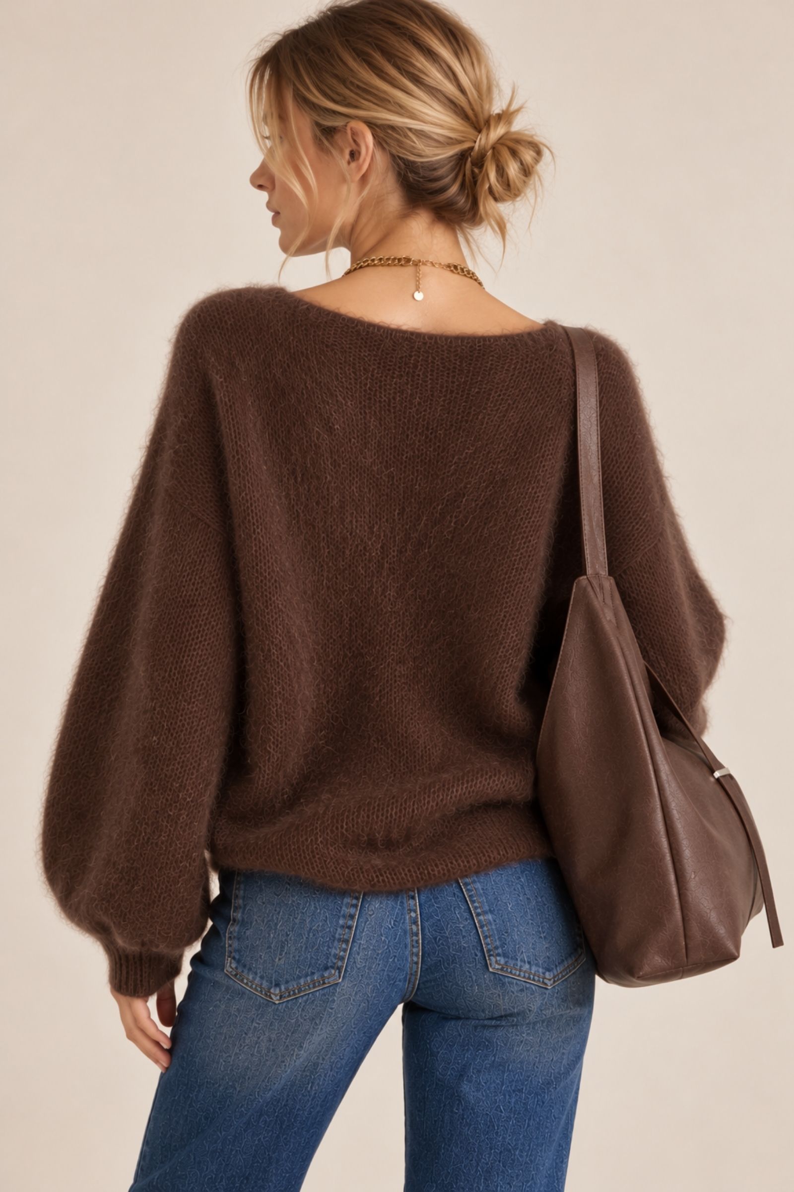 MAGLIONE DONNA SOFFICE CON SCOLLO A V E MANICHE AMPIE - immagine 4
