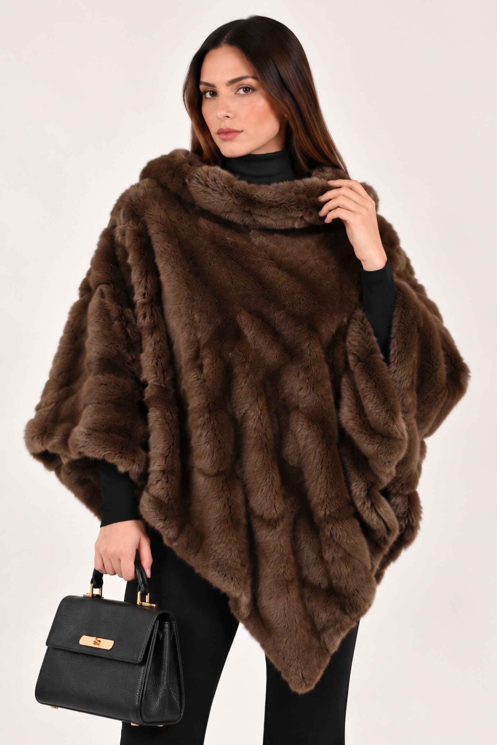 PONCHO IN PELLICCIA ECOLOGICA CON CAPPUCCIO