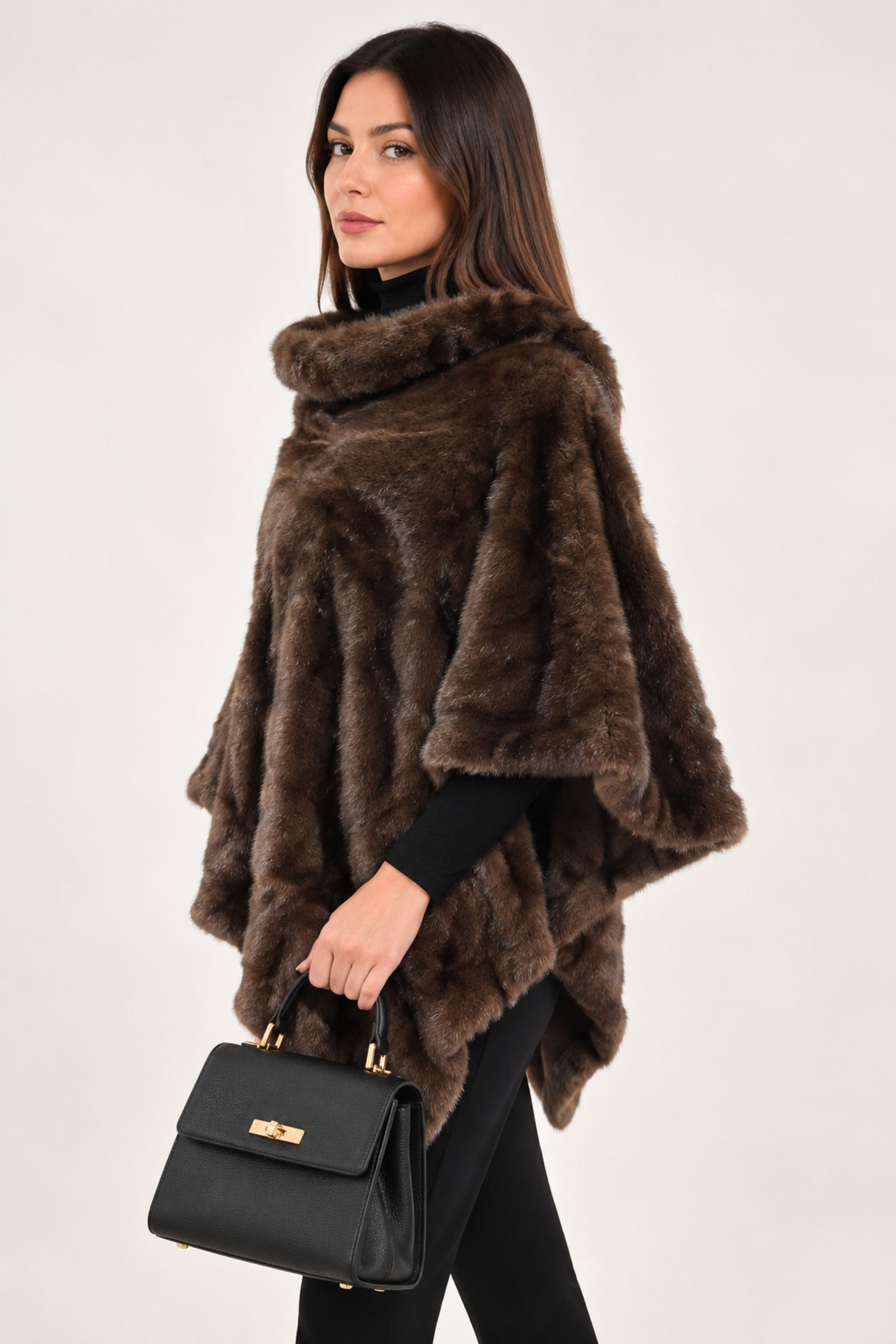 PONCHO IN PELLICCIA ECOLOGICA CON CAPPUCCIO - immagine 2