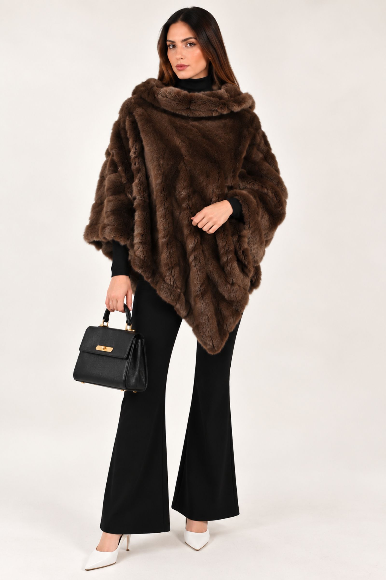 PONCHO IN PELLICCIA ECOLOGICA CON CAPPUCCIO - immagine 4