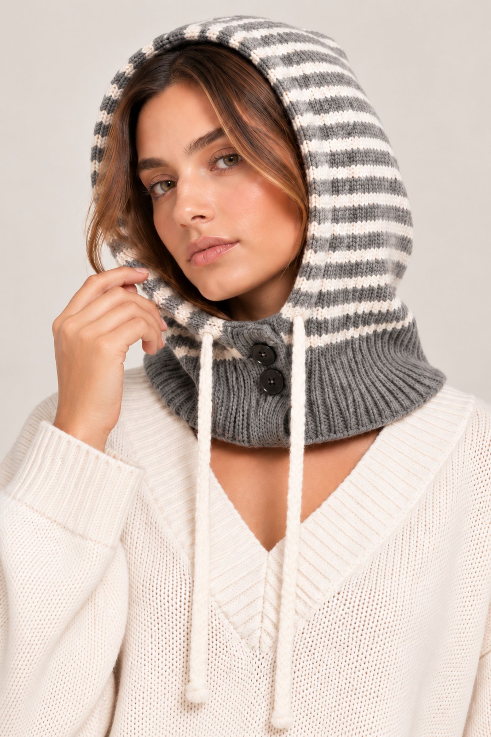 BALACLAVA IN MAGLIA A RIGHE CON BOTTONI - immagine 2