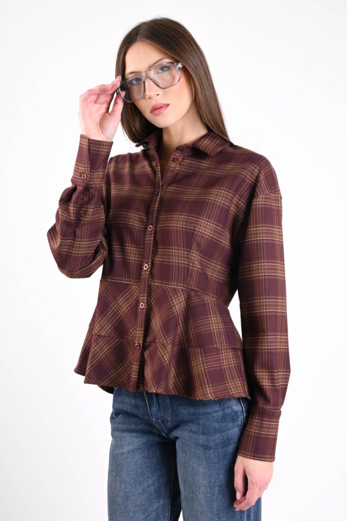 CAMICIA A QUADRI SVASATA CON MANICHE AMPIE 