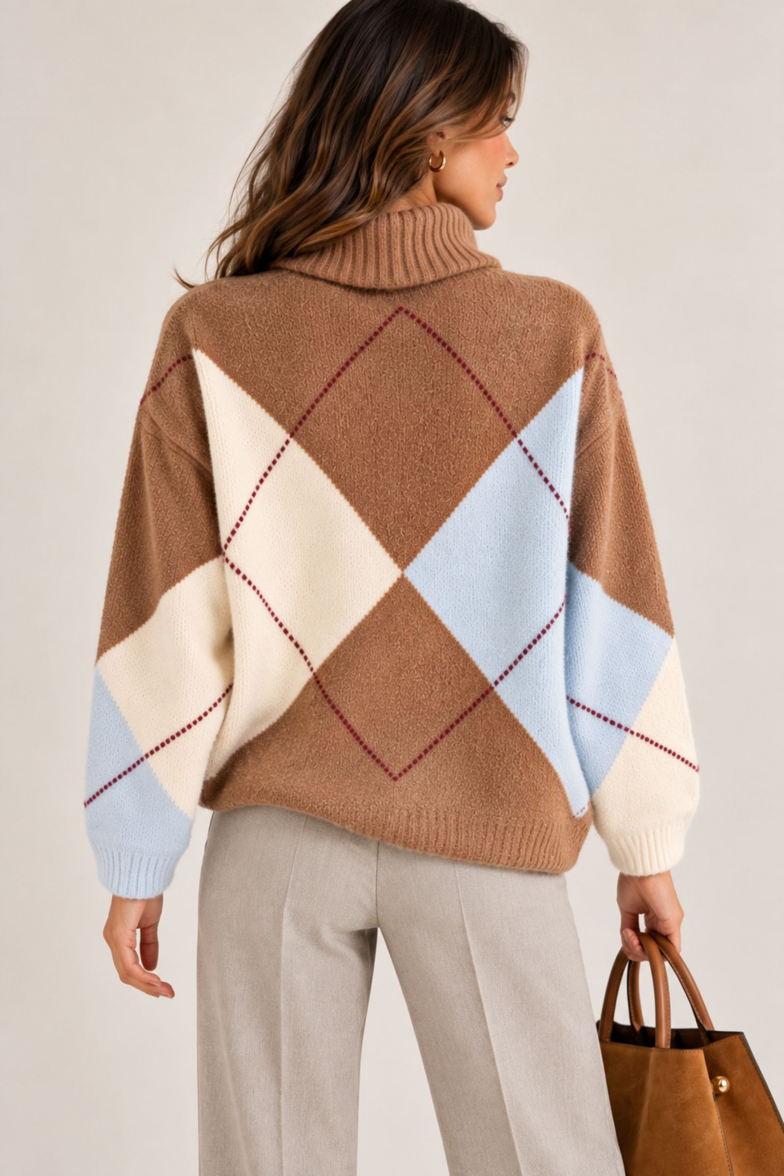 MAGLIONE OVERSIZE A ROMBI CON COLLO ALTO – Bild 3