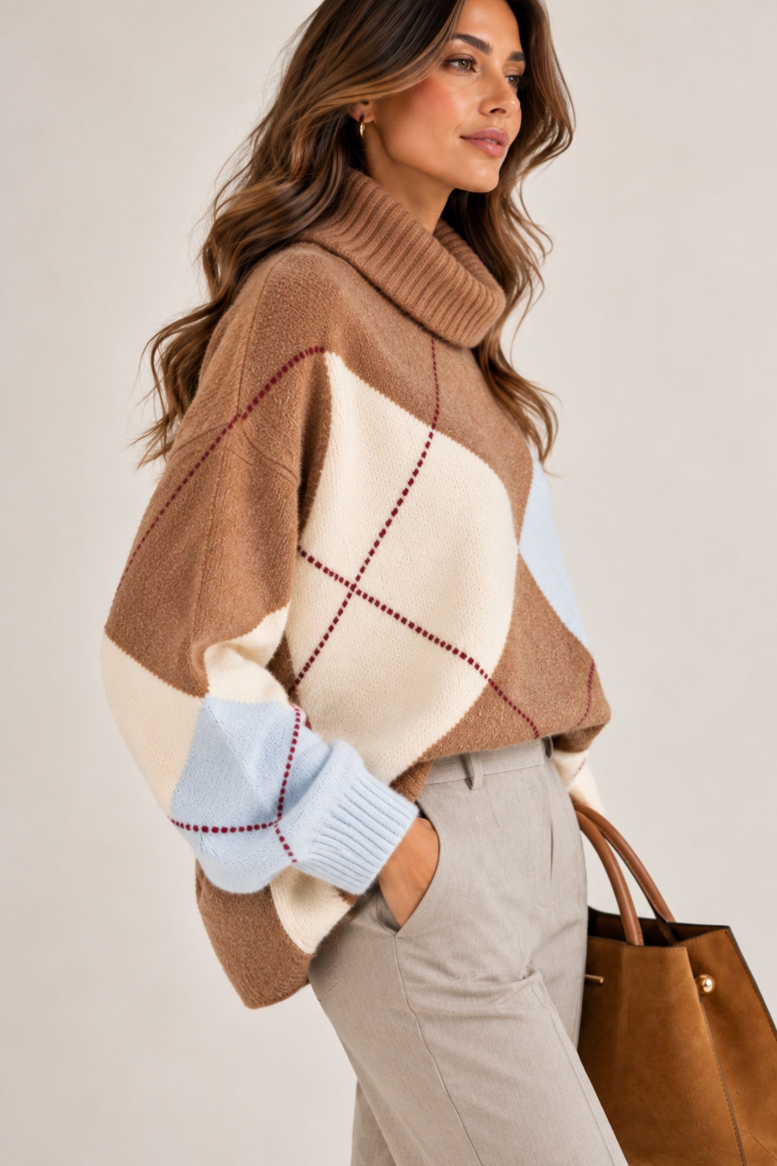 MAGLIONE OVERSIZE A ROMBI CON COLLO ALTO – Bild 4